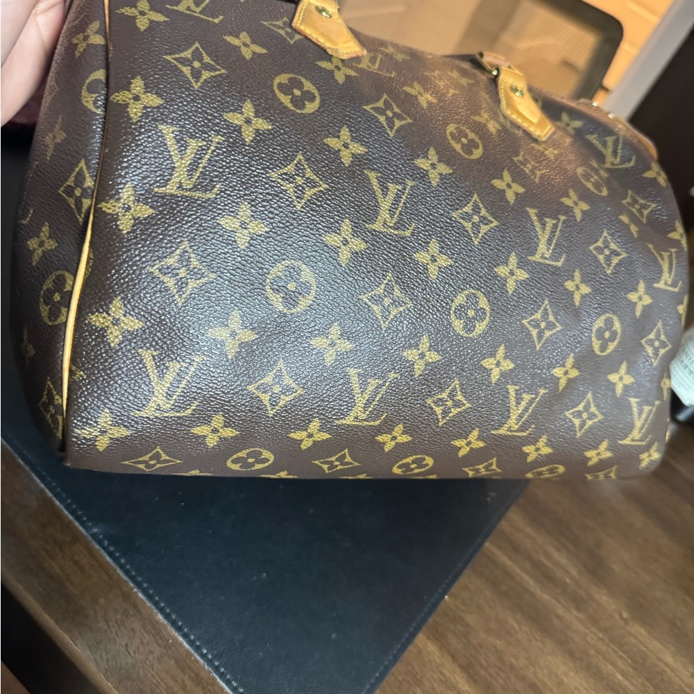 Louis Vuitton Brown Interior with Tan Trim - Picture 4 of 12